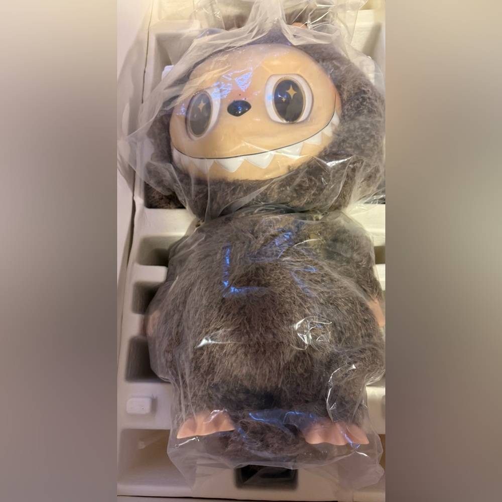 Pop Mart THE MONSTERS - I FOUND YOU Vinyl Face Doll - Picture 5 of 10